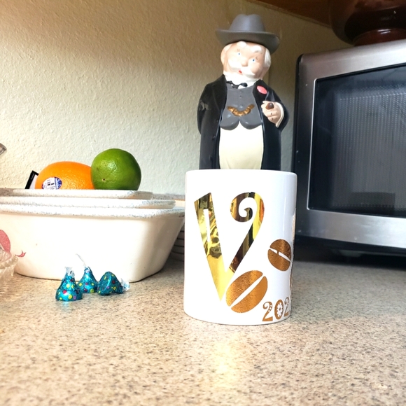 Coffee mug V - Picture 1 of 3